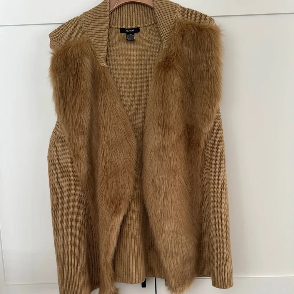 Tan Faux Fur Trimmed Sweater Vest - Picture 2 of 8